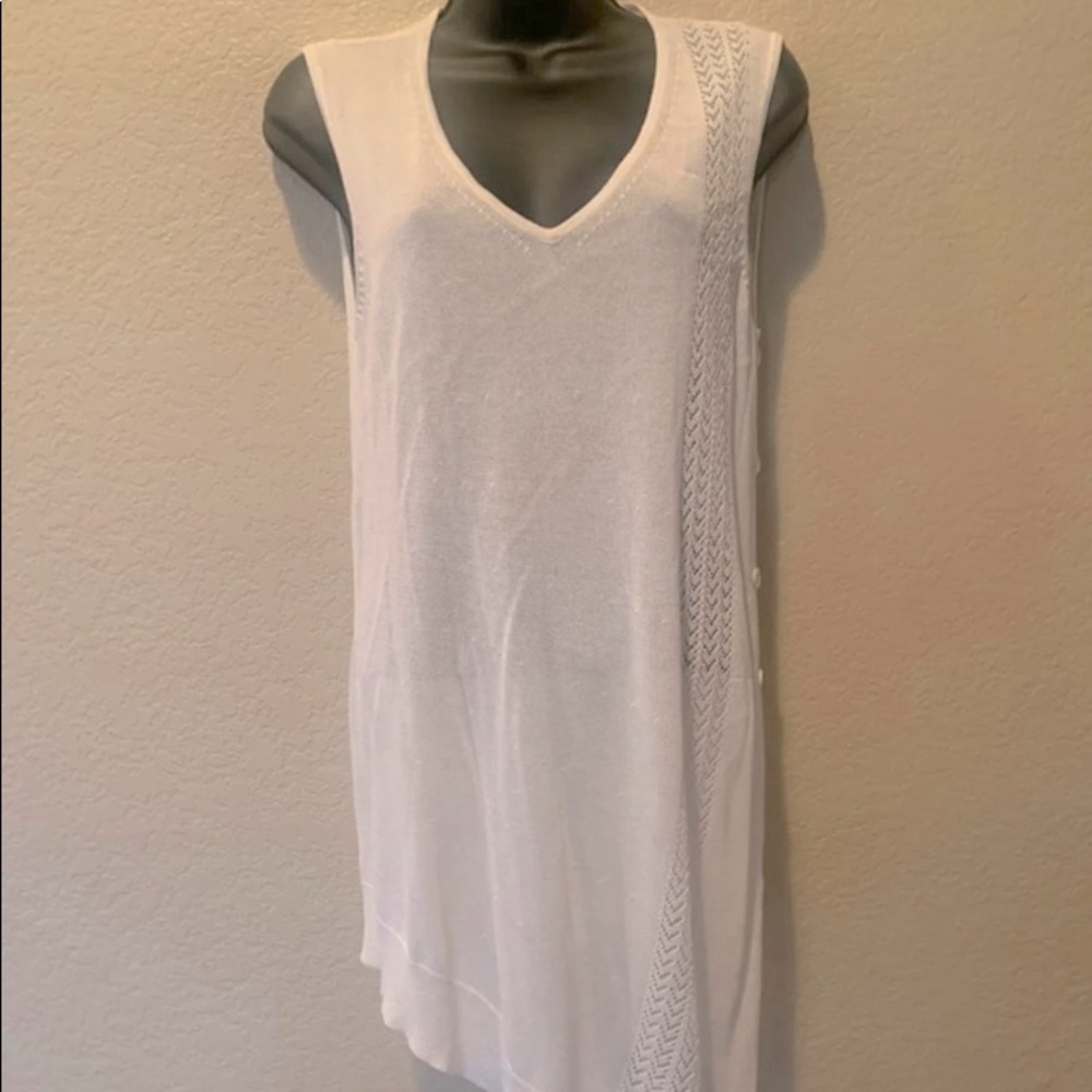 BCBG Sleeveless White Knit Blouse.